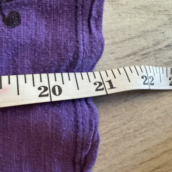 Infamous Purple Graphic Scoop Neck T-Shirt Womens Size M 100% Rayon Vintage Y2K - Picture 6 of 6